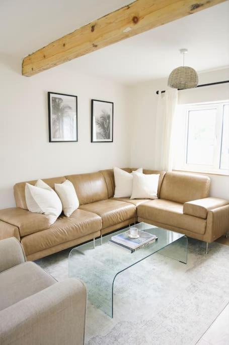 The Palm House Falmouth - Minutes From The Beach! المظهر الخارجي الصورة