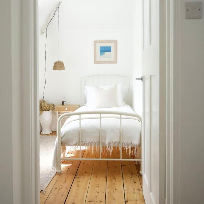 The Palm House Falmouth - Minutes From The Beach! المظهر الخارجي الصورة